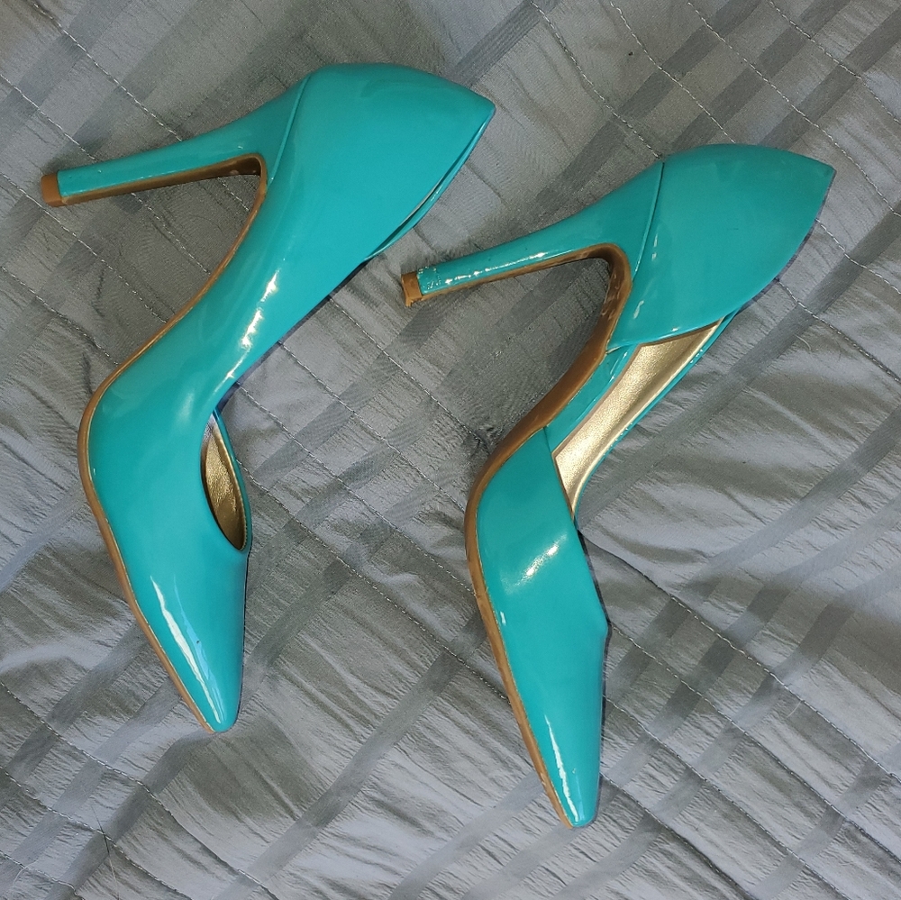 Turquoise colored heels so 6